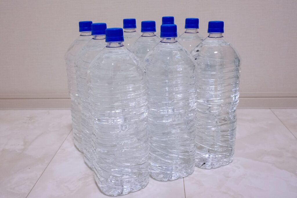 ペットボトルの水の写真