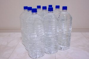 ペットボトルの水の写真