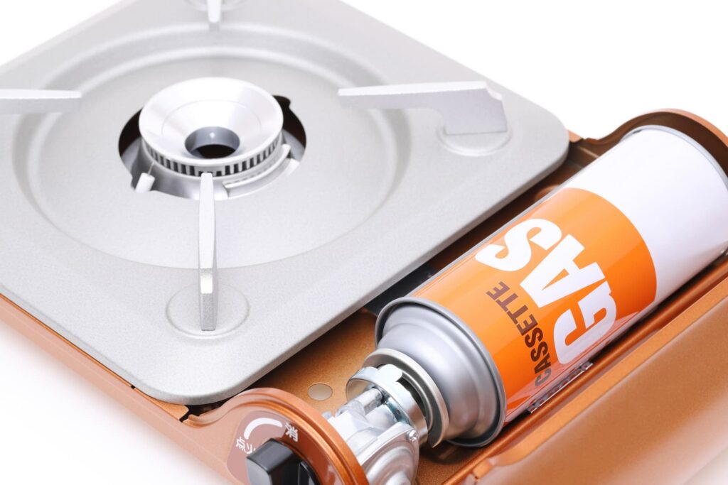 カセットコンロとガスボンベの写真